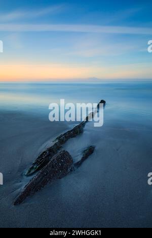 Rocky Ledge Am Tregantle Beach Stockfoto