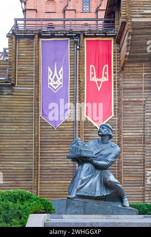 Kiew, Ukraine - 06. Juli 2018: Denkmal für Jaroslaw dem Weisen vor den Goldenen Toren von Kiew (Ukrainisch: Золоті ворота, Zoloti worota). Es war das Stockfoto