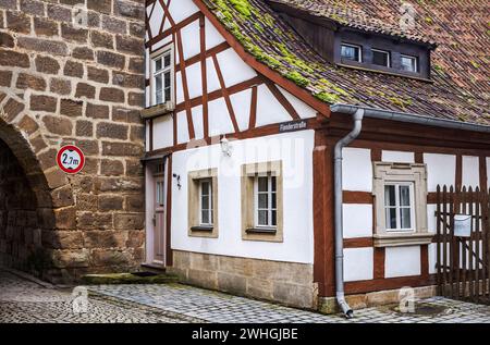 Altes Haus am Stadttor in Sesslach Stockfoto