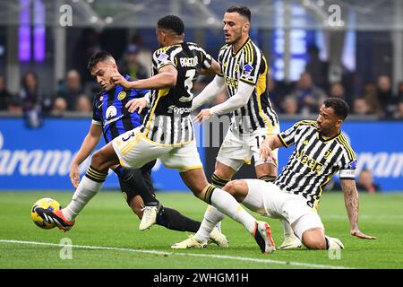 Lautaro Martinez (FC Internazionale) kämpfte um den Ball mit Bremer (Juventus), Filip Kostic (Juventus), Danilo (Juventus) während der Serie A Footbal Stockfoto