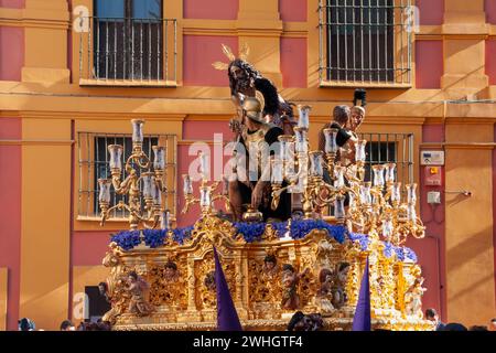 Geheimnisvolle Prozession der Bruderschaft der Zigarrenbauer während der Karwoche in Sevilla, Spanien Stockfoto