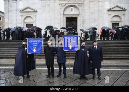 Istituto Nazionale per la guardia d'Onore alle reali tombe del Pantheon al funerale di Vittorio Emanuele di Savoia (86 anni) nel Duomo di Torino, Basilica Cattedrale Metropolitana di San Giovanni Battista.Vittorio Emanuele di Savoia (morto il 3 febbraio 2024 nella sua casa di Ginevra) figlio di Umberto II (ultimo Re d'Italia) e di Maria José del Belgio. Cronaca - Turin, Italia - Sabato 10 febbraio 2024 (Foto di Fabio Ferrari/LaPresse) Nationales Institut für die Ehrenwache an den königlichen Gräbern des Pantheons bei der Beerdigung von Vittorio Emanuele von Savoyen (86 Jahre) im Dom von Turin Stockfoto