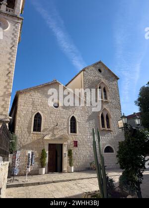 Alte Steinkathedrale von St. John der Täufer. Budva, Montenegro Stockfoto