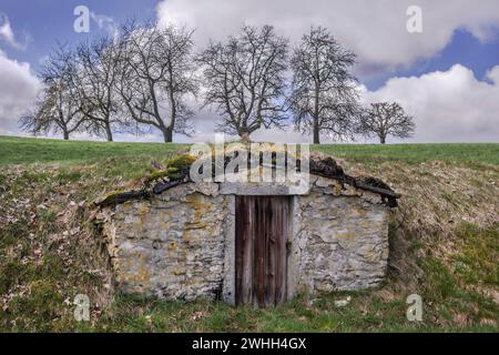 Der alte Erdkeller Stockfoto