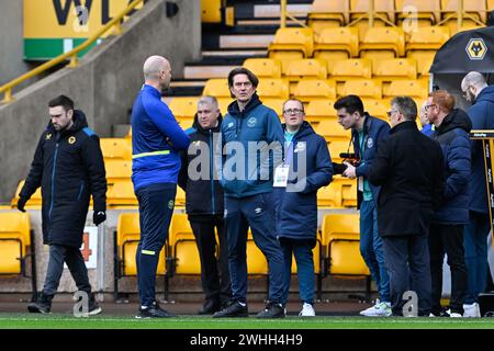 Thomas Frank Manager von Brentford inspiziert das Feld vor dem Spiel während des Premier League-Spiels Wolverhampton Wanderers gegen Brentford in Molineux, Wolverhampton, Großbritannien, 10. Februar 2024 (Foto: Cody Froggatt/News Images) Stockfoto