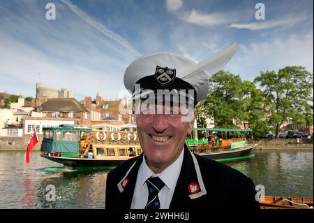 Windsor, Berkshire, Großbritannien. Juli 2010. Der jährliche Schwan-Auftrieb auf der Themse in Windsor, Berkshire. Kredit: Maureen McLean/Alamy Stockfoto