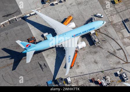 Los Angeles, USA - 4. November 2022: Boeing 777-F Korean Air Aircraft mit der Flagge HL8076 am Flughafen Los Angeles (LAX) in den USA. Stockfoto