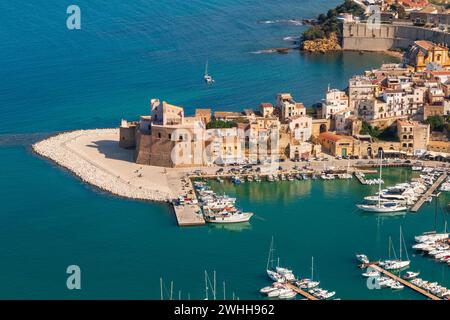 Die arabisch-normannische Burg von Castellammare del Golfo auf Sizilien. Stockfoto