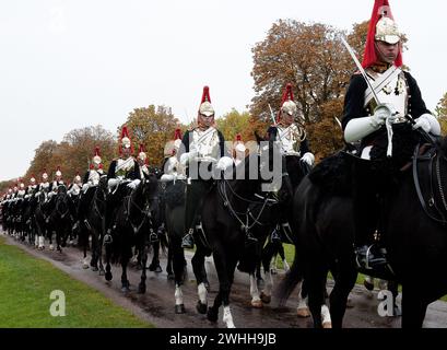 Windsor, Berkshire, Großbritannien. Oktober 2010. Militär auf dem langen Spaziergang in Windsor, Berkshire, für den Staatsbesuch seiner Hoheit des Emirs des Staates Katar, Scheich Hamad bin Khalifa Al-Thani. Kredit: Maureen McLean/Alamy Stockfoto