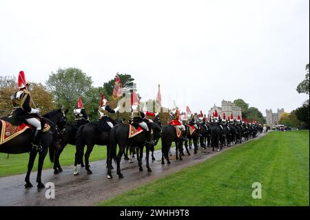 Windsor, Berkshire, Großbritannien. Oktober 2010. Militär auf dem langen Spaziergang in Windsor, Berkshire, für den Staatsbesuch seiner Hoheit des Emirs des Staates Katar, Scheich Hamad bin Khalifa Al-Thani. Kredit: Maureen McLean/Alamy Stockfoto