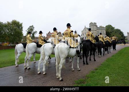 Windsor, Berkshire, Großbritannien. Oktober 2010. Militär auf dem langen Spaziergang in Windsor, Berkshire, für den Staatsbesuch seiner Hoheit des Emirs des Staates Katar, Scheich Hamad bin Khalifa Al-Thani. Kredit: Maureen McLean/Alamy Stockfoto