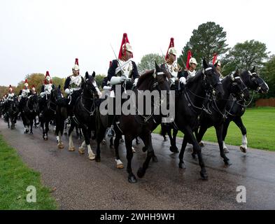 Windsor, Berkshire, Großbritannien. Oktober 2010. Militär auf dem langen Spaziergang in Windsor, Berkshire, für den Staatsbesuch seiner Hoheit des Emirs des Staates Katar, Scheich Hamad bin Khalifa Al-Thani. Kredit: Maureen McLean/Alamy Stockfoto