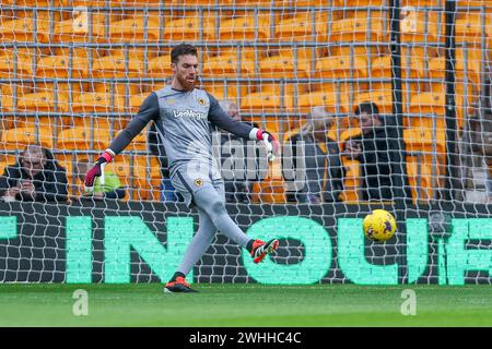 Wolverhampton, Großbritannien. Februar 2024. Der Torhüter der Wölfe, José Sá, wärmt sich vor dem Premier League-Spiel zwischen den Wolverhampton Wanderers und Brentford am 10. Februar 2024 in Molineux, Wolverhampton, England auf. Foto von Stuart Leggett. Nur redaktionelle Verwendung, Lizenz für kommerzielle Nutzung erforderlich. Keine Verwendung bei Wetten, Spielen oder Publikationen eines einzelnen Clubs/einer Liga/eines Spielers. Quelle: UK Sports Pics Ltd/Alamy Live News Stockfoto