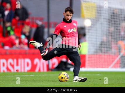 Burnley Torhüter James Trafford wärmt sich vor dem Spiel der Premier League in Anfield, Liverpool auf. Bilddatum: Samstag, 10. Februar 2024. Stockfoto