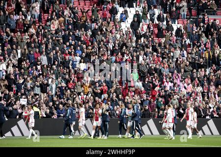 AMSTERDAM - Fans nach dem niederländischen Azerion Eredivisie Frauenspiel zwischen Ajax und Feyenoord in der Johan Cruijff Arena am 10. Februar 2024 in Amsterdam. ANP JEROEN PUTMANS Credit: ANP/Alamy Live News Stockfoto