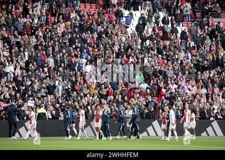 AMSTERDAM - Fans nach dem niederländischen Azerion Eredivisie Frauenspiel zwischen Ajax und Feyenoord in der Johan Cruijff Arena am 10. Februar 2024 in Amsterdam. ANP JEROEN PUTMANS Credit: ANP/Alamy Live News Stockfoto