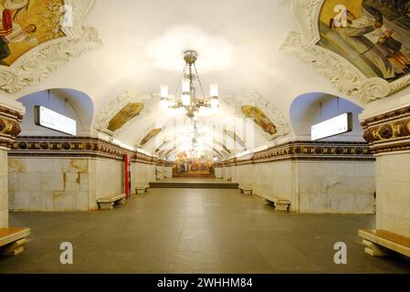 Im Inneren der U-Bahn-Station Kiewskaya Moskau, Russland Stockfoto