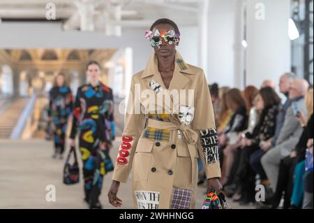 New York, New York, USA. Februar 2024. (NEU) Libertine - Runway - Februar 2024 New York Fashion Week. 9. Februar 2024, New York, New York, USA: Ein Model spaziert auf dem Laufsteg der Libertine Show während der New York Fashion Week – Februar 2024: Die Shows im Starrett-Lehigh Building am 9. Februar 2024 in New York City. (Foto: M10s/TheNews2) (Foto: M10s/Thenews2/Zumapress) (Bild: © Ron Adar/TheNEWS2 Via ZUMA Press Wire) NUR ZUR REDAKTIONELLEN VERWENDUNG! Nicht für kommerzielle ZWECKE! Stockfoto