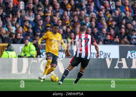 Wolverhampton, Großbritannien. Februar 2024. Nélson Semedo der Wölfe spielte am 10. Februar 2024 während des Premier League-Spiels zwischen den Wolverhampton Wanderers und Brentford in Molineux, Wolverhampton, England. Foto von Stuart Leggett. Nur redaktionelle Verwendung, Lizenz für kommerzielle Nutzung erforderlich. Keine Verwendung bei Wetten, Spielen oder Publikationen eines einzelnen Clubs/einer Liga/eines Spielers. Quelle: UK Sports Pics Ltd/Alamy Live News Stockfoto