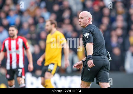 Wolverhampton, Großbritannien. Februar 2024. Schiedsrichter Simon Hooper während des Premier League-Spiels zwischen Wolverhampton Wanderers und Brentford am 10. Februar 2024 in Molineux, Wolverhampton, England. Foto von Stuart Leggett. Nur redaktionelle Verwendung, Lizenz für kommerzielle Nutzung erforderlich. Keine Verwendung bei Wetten, Spielen oder Publikationen eines einzelnen Clubs/einer Liga/eines Spielers. Quelle: UK Sports Pics Ltd/Alamy Live News Stockfoto