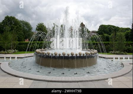 Windsor, Berkshire, Großbritannien. Juli 2012. Der Diamond Jubilee Fountain in Windsor, Berkshire. Kredit: Maureen McLean/Alamy Stockfoto