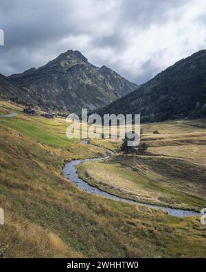 Fluss durch Vall D'Incles in den Pyrenäen, Andorra Stockfoto