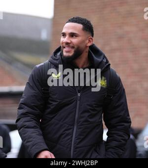 The City Ground, Nottingham, Großbritannien. Februar 2024. Premier League Football, Nottingham Forest gegen Newcastle United; Jamaal Lascelles aus Newcastle United kommt vor dem Start auf dem City Ground an Credit: Action Plus Sports/Alamy Live News Stockfoto