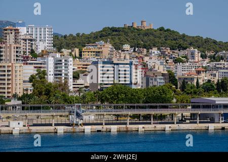 Paseo Maritimo und Schloss Bellver Stockfoto