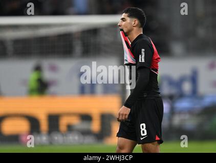 10. Februar 2024, Hessen, Frankfurt/Main: Fußball: Bundesliga, Eintracht Frankfurt - VfL Bochum, 21. Spieltag im Deutsche Bank Park. Frankfurter Farès CHAIBI reagiert nach dem Spiel. Foto: Arne Dedert/dpa - WICHTIGER HINWEIS: Gemäß den Vorschriften der DFL Deutschen Fußball-Liga und des DFB Deutschen Fußball-Bundes ist es verboten, im Stadion und/oder im Spiel aufgenommene Fotografien in Form von sequenziellen Bildern und/oder videoähnlichen Fotoserien zu verwenden oder zu verwenden. Stockfoto