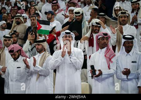 Doha, Katar, 10. Februar 2024, AFC Asian Cup Katar 2023 Finale – Katar vs. Jordanien – Eröffnungszeremonie, Bild: Katar Fans Stockfoto