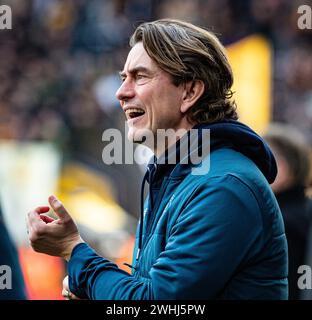 Februar 2024; Molineux Stadium, Wolverhampton, West Midlands, England; Premier League Football, Wolverhampton Wanderers gegen Brentford; Brentford Head Coach Thomas Frank Stockfoto