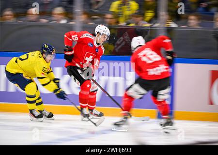 Karlstad, Schweden. Februar 2024. KARLSTAD, SCHWEDEN 20240210Schweiz #19 Théo Rochette während des Eishockeyspiels am Samstag bei den Beijer Hockeyspielen (Euro Hockey Tour) zwischen Schweden und der Schweiz in der Löfbergs Arena. Foto: Pontus Lundahl/TT/Code 10050 Credit: TT News Agency/Alamy Live News Stockfoto