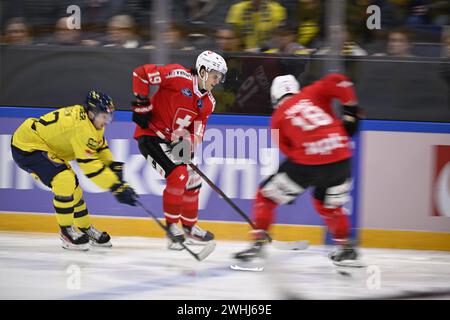 Karlstad, Schweden. Februar 2024. KARLSTAD, SCHWEDEN 20240210Schweiz #19 Théo Rochette während des Eishockeyspiels am Samstag bei den Beijer Hockeyspielen (Euro Hockey Tour) zwischen Schweden und der Schweiz in der Löfbergs Arena. Foto: Pontus Lundahl/TT/Code 10050 Credit: TT News Agency/Alamy Live News Stockfoto