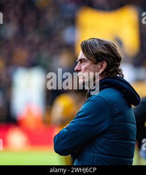 Februar 2024; Molineux Stadium, Wolverhampton, West Midlands, England; Premier League Football, Wolverhampton Wanderers gegen Brentford; Brentford Head Coach Thomas Frank Stockfoto