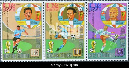 Von Äquatorialguinea gedruckte Briefmarken, die die Fußballspieler Ghiggia, Piola und Carter, die Weltmeisterschaft München, um 1974 zeigen. Stockfoto