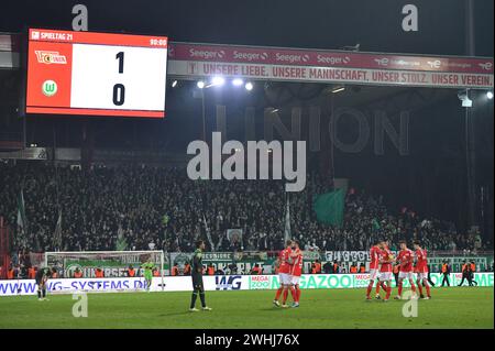 Berlin, Deutschland. Februar 2024. Berlin, Deutschland. 10. Februar 2024: Die 1.FC Union Berlin feiert ihren Sieg im Spiel Bundesliga - 1.FC Union Berlin gegen VfL Wolfsburg - an der Alten Foersterei. Berlin, Deutschland. (Ryan Sleiman /SPP) Credit: SPP Sport Press Photo. /Alamy Live News Stockfoto