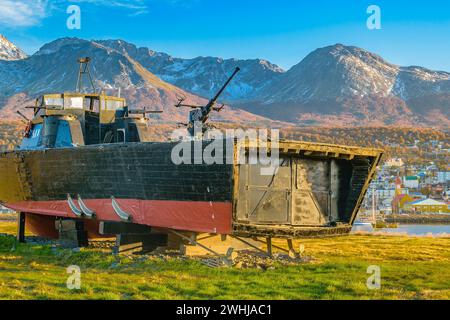 Sicherheitsboot parkt auf Gras, ushuaia, argentinien Stockfoto