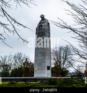 Die Kanadische St.. Julien Memorial, auch bekannt als der brütende Soldat, Ypern Salient Stockfoto