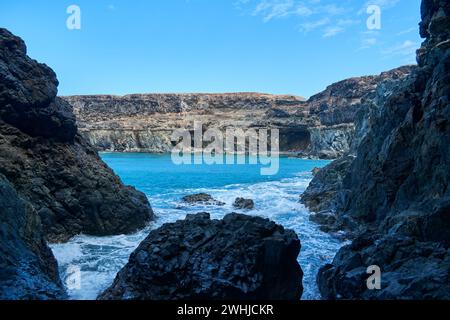 Caleta Negra (Black Bay) Landschaft an der Küste des Atlantischen Ozeans in Ajuy, Fuerteventura, Spanien, Atlantik Stockfoto