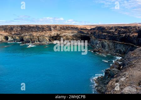 Caleta Negra (Black Bay) Landschaft an der Küste des Atlantischen Ozeans in Ajuy, Fuerteventura, Spanien, Atlantik Stockfoto