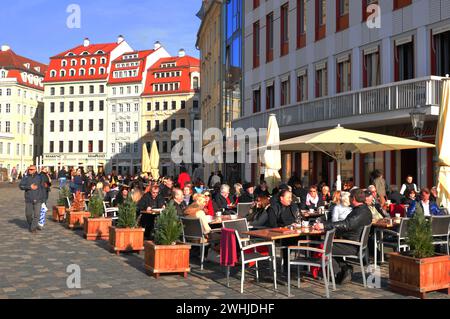 Dresdens Bijou, das architektonische Barock-Häuserzeilen-Ensemble bei der Frauenkirche am Neumarkt-Platz in Dresdens Innenstadt lockt viele Touristen Stockfoto