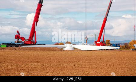 Ackerland mit Bauarbeiten am Windpark in WÃ¶rrstadt. Stockfoto