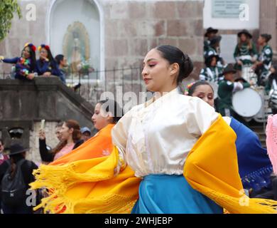 UIO-CARNAVAL-PLAZA-SAN-BLAS Quito, Sabado 10 de febrero del 2024 Con Bandas de Paz, Bailes tradicionales, Canon de espuma, ninos, jovenes y adultos, Festejan el feriado de Carnaval, en la Plaza de San Blas, Centro Historico. Fotos:Rolando Enriquez/API Quito Pichincha Ecuador ACE-UIO-CARNAVAL-PLAZA-SAN-BLAS-4b4885cbff7fda1f1c46e793c3452c84 *** UIO CARNAVAL PLAZA SAN BLAS Quito, Samstag, 10. Februar 2024 mit Friedensbändern, traditionellen Tänzen, Schaumkanon, Kindern, Jugendlichen und Erwachsenen, feiern Sie den Karnevalsfeiertag in der Plaza de San Blas, Centro Historico Fotos Rolando Enriquez API Quito Pi Stockfoto