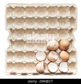 Eierschale in einem Papierfach, Draufsicht Stockfoto