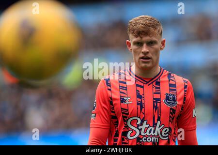 Manchester, Großbritannien. Februar 2024. Jarrad Branthwaite aus Everton während des Premier League-Spiels Manchester City gegen Everton im Etihad Stadium, Manchester, Vereinigtes Königreich, 10. Februar 2024 (Foto: Conor Molloy/News Images) in Manchester, Vereinigtes Königreich am 10. Februar 2024. (Foto: Conor Molloy/News Images/SIPA USA) Credit: SIPA USA/Alamy Live News Stockfoto