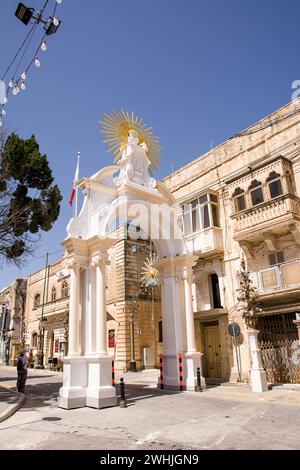 Rabat, Malta - 20. Juni 2023: Temporäre Dekoration für das religiöse Fronleichnamsfest in der Stadt Rabat auf Malta Stockfoto
