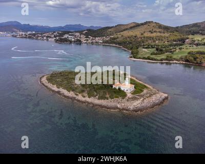 Strand und Insel Alcanada Stockfoto