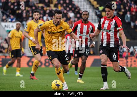 Wolverhampton, Großbritannien. Februar 2024. Wolverhampton, England, 10. Februar 2024: Pablo Sarabia (21 Wölfe) auf dem Ball während des Premier League-Fußballspiels zwischen Wolverhampton Wanderers und Brentford im Molineux-Stadion in Wolverhampton, England (Natalie Mincher/SPP) Credit: SPP Sport Press Photo. /Alamy Live News Stockfoto