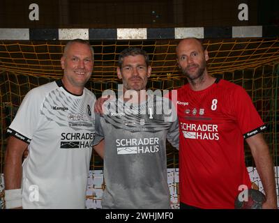 Christian Schwarzer, Henning Fritz und Olafur Stefansson im Benefit Allstars Game 2023 in Magdeburg Stockfoto