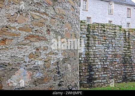 Wasserschlösser in Deutschland Ausschnitte aus dem Barocken Wasserschloss Hardenberg im Ortsteil Neviges der Stadt Velbert Velbert Nordrhein-Westfalen Deutschland Neviges *** Wasserschlösser in Deutschland Ausschnitte aus dem barocken Wasserschloss Hardenberg im Bezirk Neviges Velbert Nordrhein-Westfalen Deutschland Neviges Stockfoto